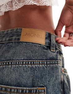 Monki Giga low waisted baggy jeans washed blue