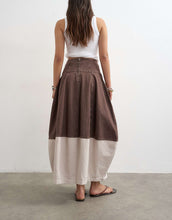 Load image into Gallery viewer, Topshop denim barrel seamed maxi skirt tobacco ecru