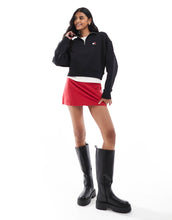 Load image into Gallery viewer, Tommy Jeans crop badge 1/4 zip black