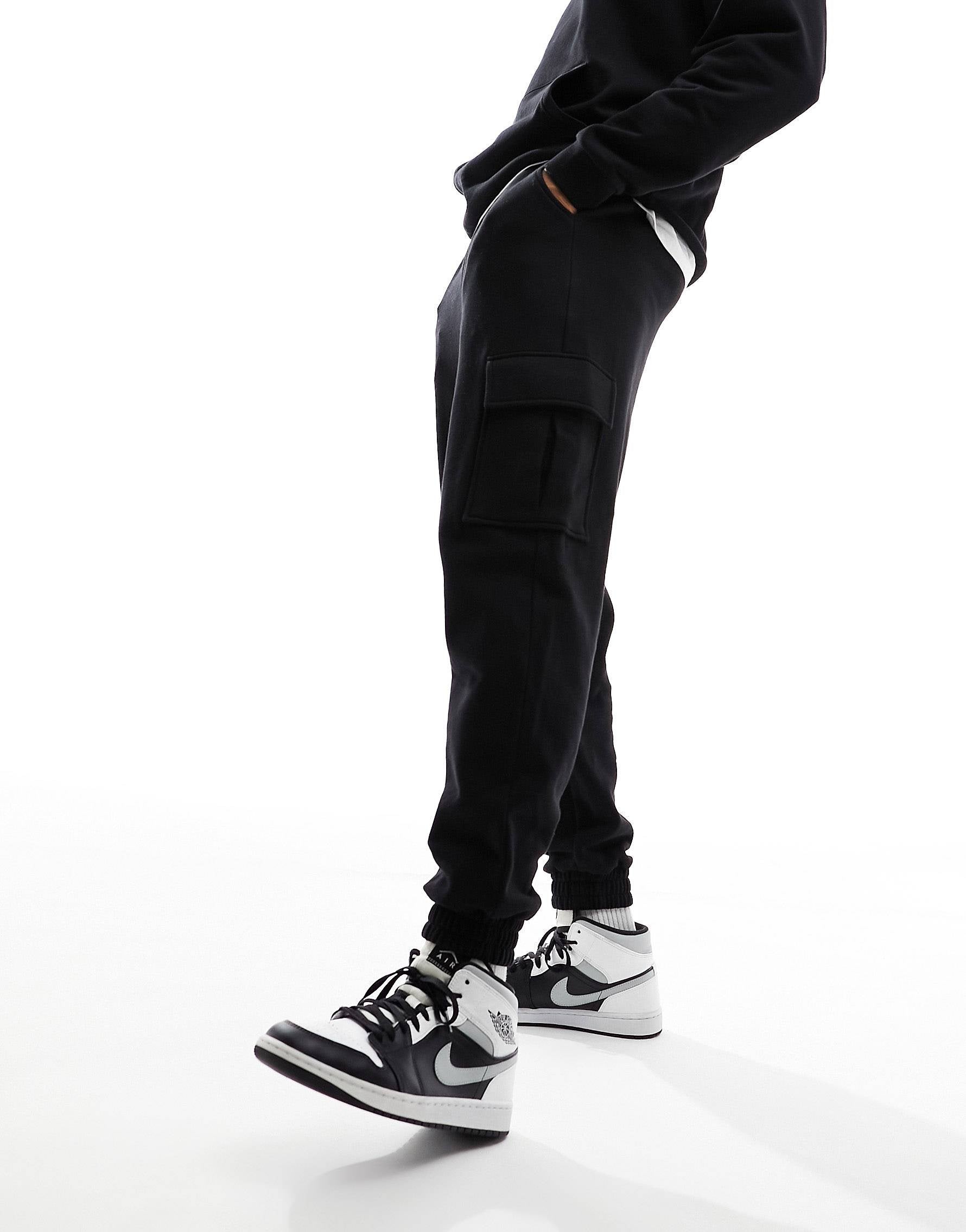 Nike swoosh on tour pack cuffed cargo joggers hot sale