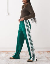 Load image into Gallery viewer, adidas Originals Adibreak track pants green