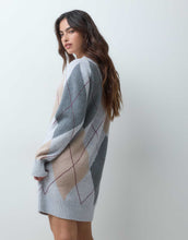Load image into Gallery viewer, Abercrombie &amp; Fitch knitted jumper dress cream argyle