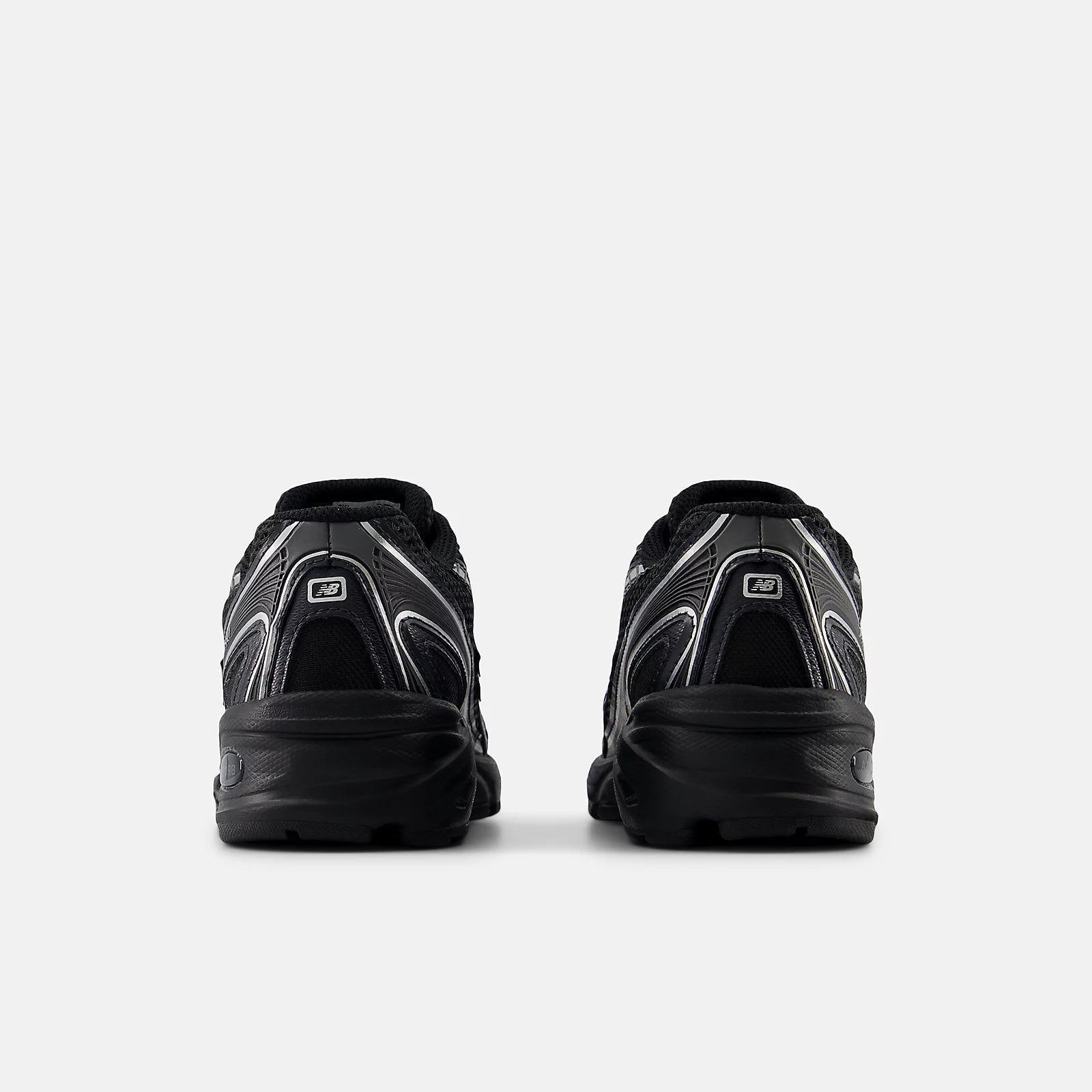 New Balance 740 Black Silver