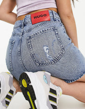 Load image into Gallery viewer, HUGO Ganetta denim shorts light blue