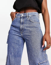 Load image into Gallery viewer, HUGO Gashia cargo jeans mid blue