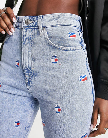 Tommy Jeans mom jean in all over critter blue