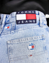 Load image into Gallery viewer, Tommy Jeans mom jean in all over critter blue
