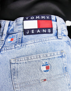 Tommy Jeans mom jean in all over critter blue