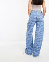 Load image into Gallery viewer, Tommy Jeans Daisy jeans mid wash