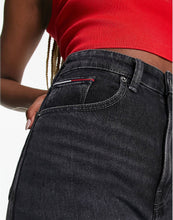 Load image into Gallery viewer, Tommy Jeans mom denim short black