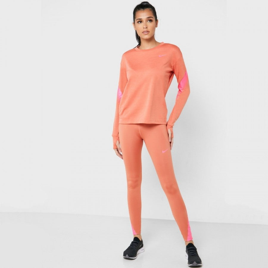 NIKE Midlayer Runway T-Shirt & Leggings