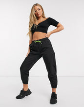 Load image into Gallery viewer, Maic Wrap off - Crop Top