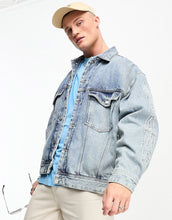 Load image into Gallery viewer, Tommy Jeans Aiden oversized denim jacket mid wash