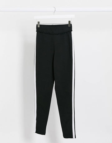 Legging with raw edge