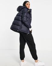 Load image into Gallery viewer, The North Face puffer jacket navy