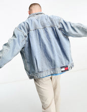 Load image into Gallery viewer, Tommy Jeans Aiden oversized denim jacket mid wash