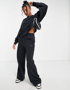 Nike plush crop crew sweat black