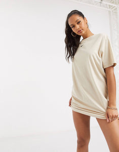 Fustan Nike mini swoosh oversized - in oatmeal