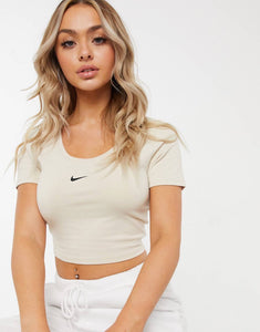 Maicë Nike essentials in oatmeal