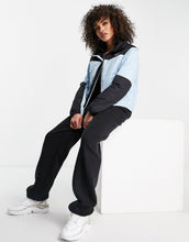 Load image into Gallery viewer, The North Face puffer jacket blue