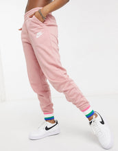 Load image into Gallery viewer, Nike heritage fleece joggers