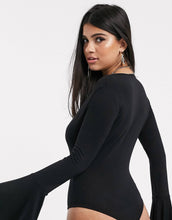 Load image into Gallery viewer, Bluzë PrettyLittleThing plunge