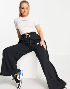 Nike essential slim cropped slay print