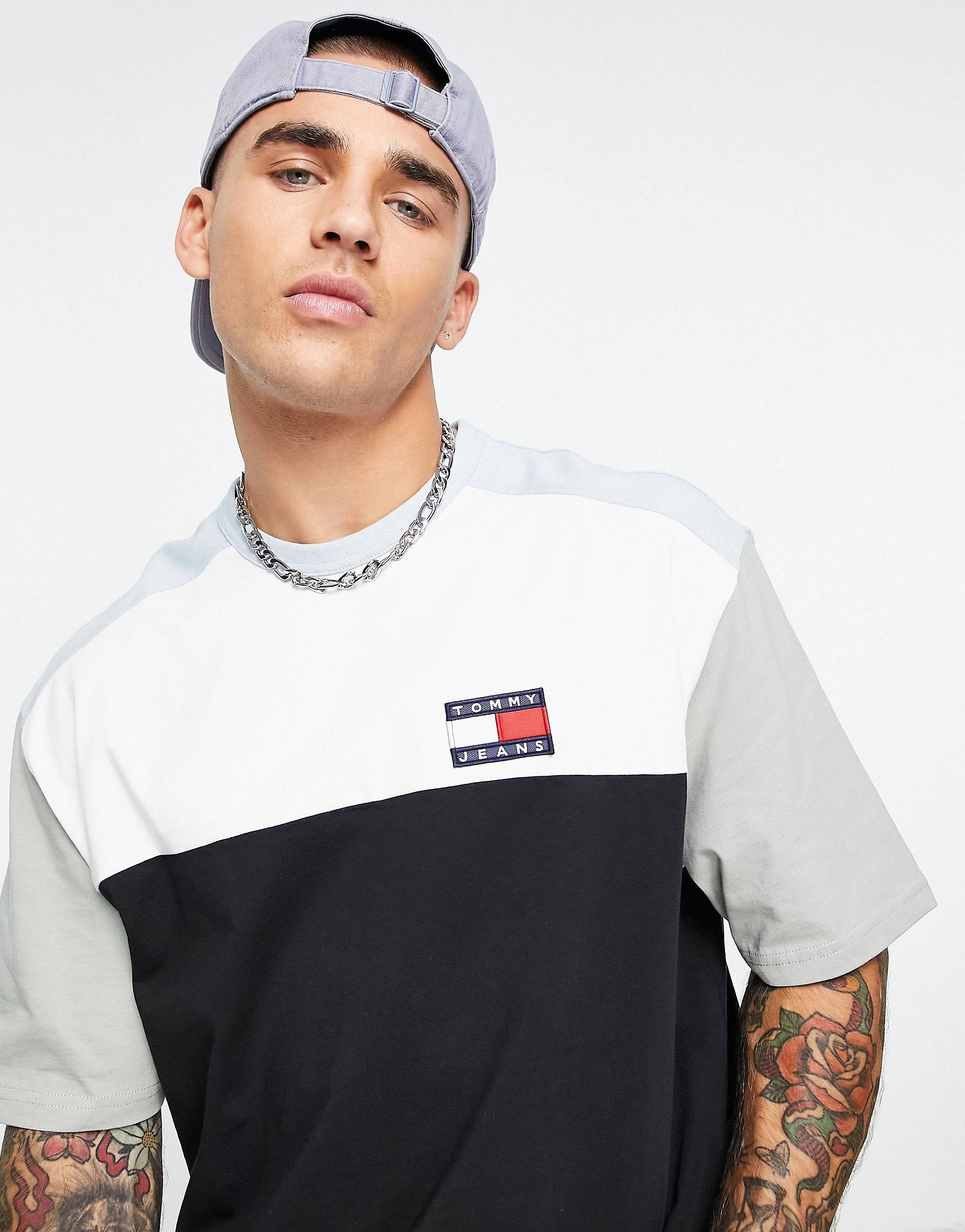 Tommy Jeans badge logo t-shirt