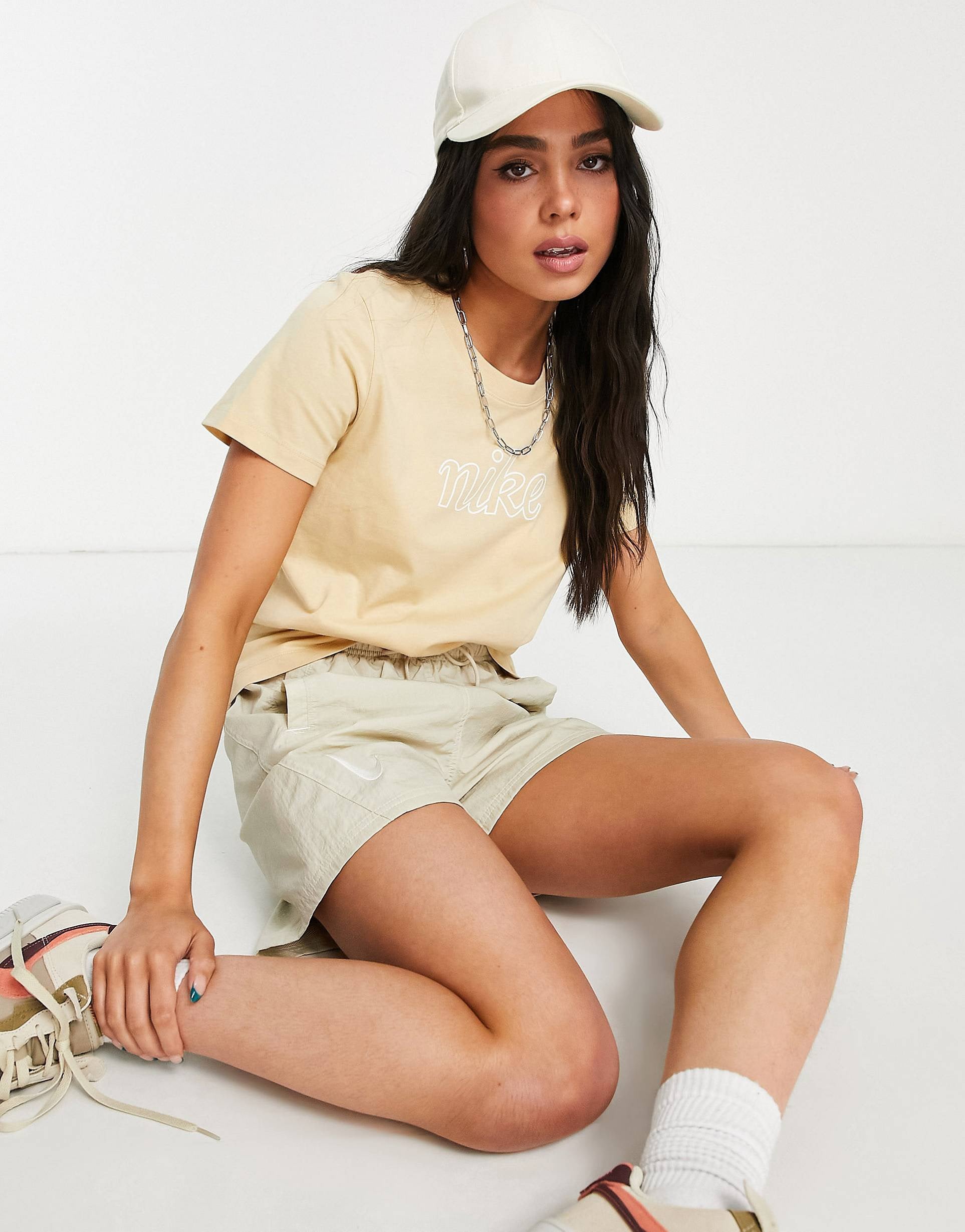 Nike Icon Clash outline beige