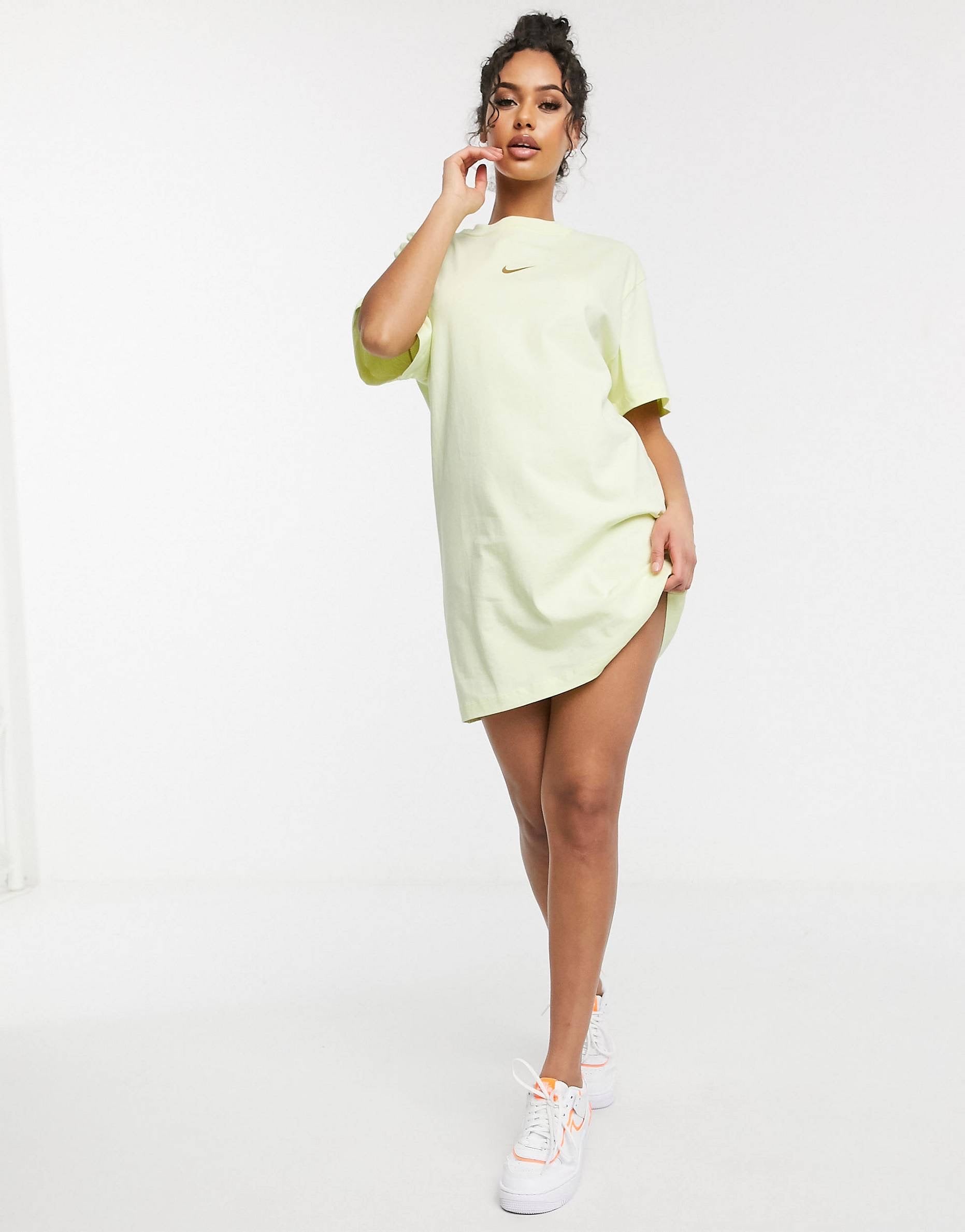 Fustan Nike Swoosh - Yellow