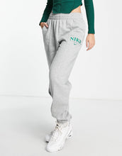 Load image into Gallery viewer, Tracksuit Nike Essential retro dark grey