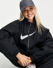 Load image into Gallery viewer, Nike Essential jacket black