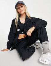 Load image into Gallery viewer, Nike Essential jacket black