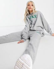 Load image into Gallery viewer, Tracksuit Nike Essential retro dark grey