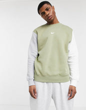 Load image into Gallery viewer, Nike Colourblock khaki/multi