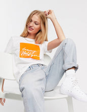 Load image into Gallery viewer, Maicë Tommy Hilfiger box front logo