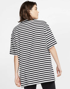 Maicë Nike Striped Peace Logo - Oversized