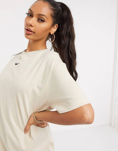 Fustan Nike mini swoosh oversized - in oatmeal