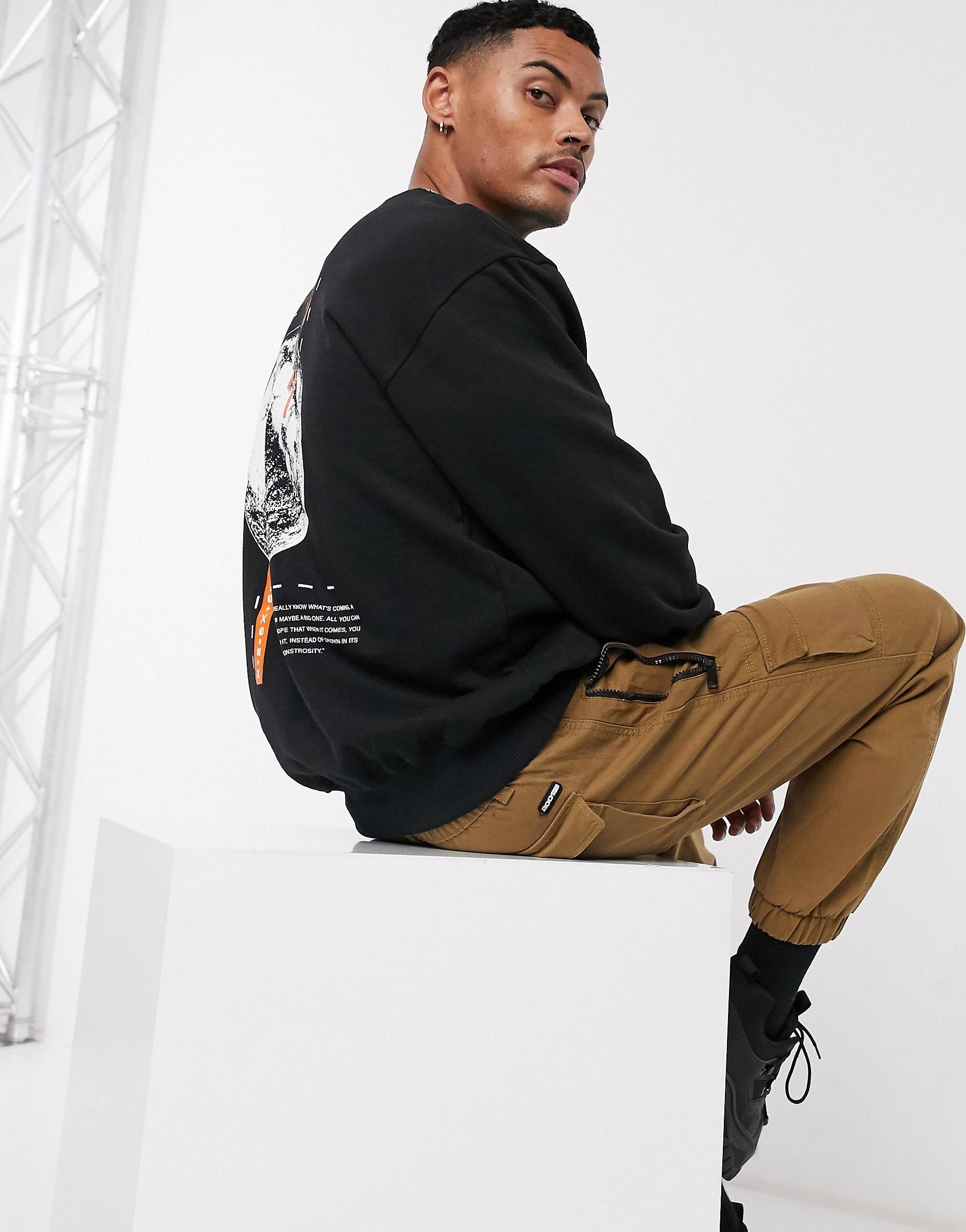 Duks Black Graphic
