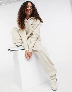 Tracksuit Nike mini swoosh oversized in oatmeal