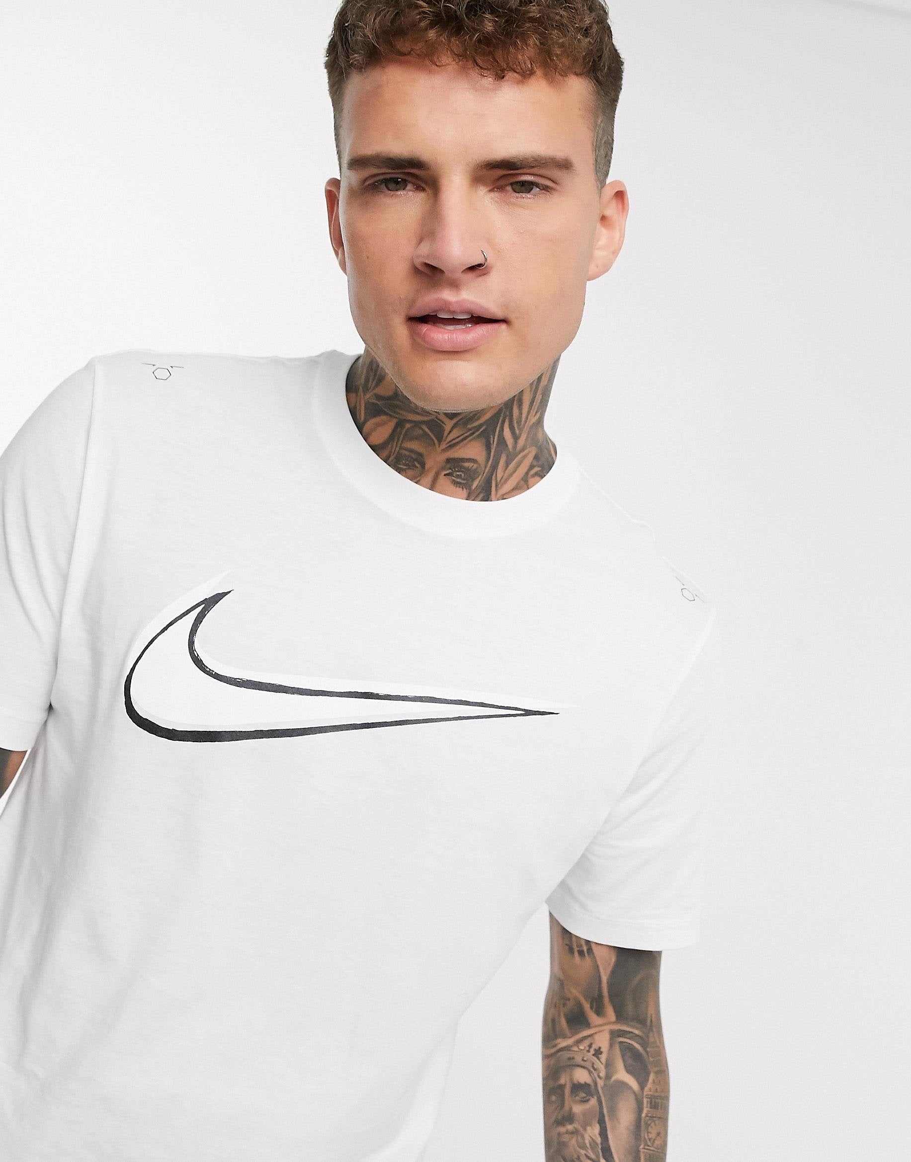 Maic Nike graphic outline swoosh