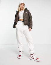 Load image into Gallery viewer, Nike classic padded jacket brown