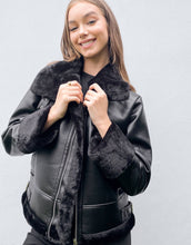 Load image into Gallery viewer, Jacket Urban Bliss faux fur