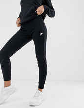Load image into Gallery viewer, Nike Black Essentials Slim - Trenerka të poshtme