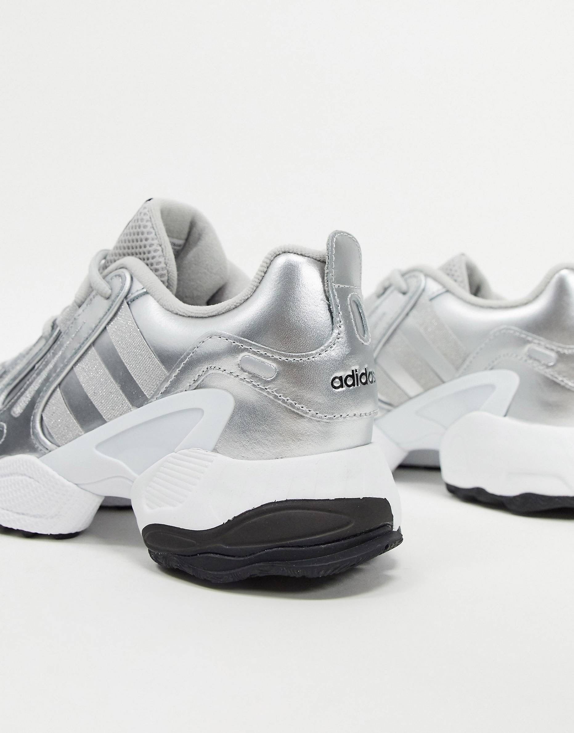 Atlete adidas - EQT