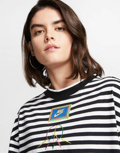 Maicë Nike Striped Peace Logo - Oversized