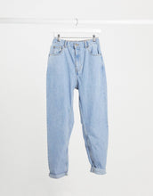 Load image into Gallery viewer, Xhinse Mom Jean - in washed blue