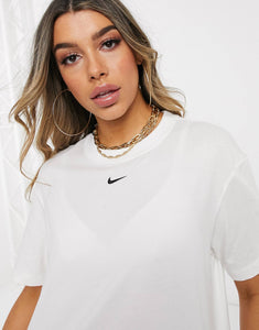 Maicë Nike swoosh oversized