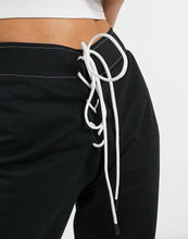 Load image into Gallery viewer, Lace up corset - Trenerka të poshtme