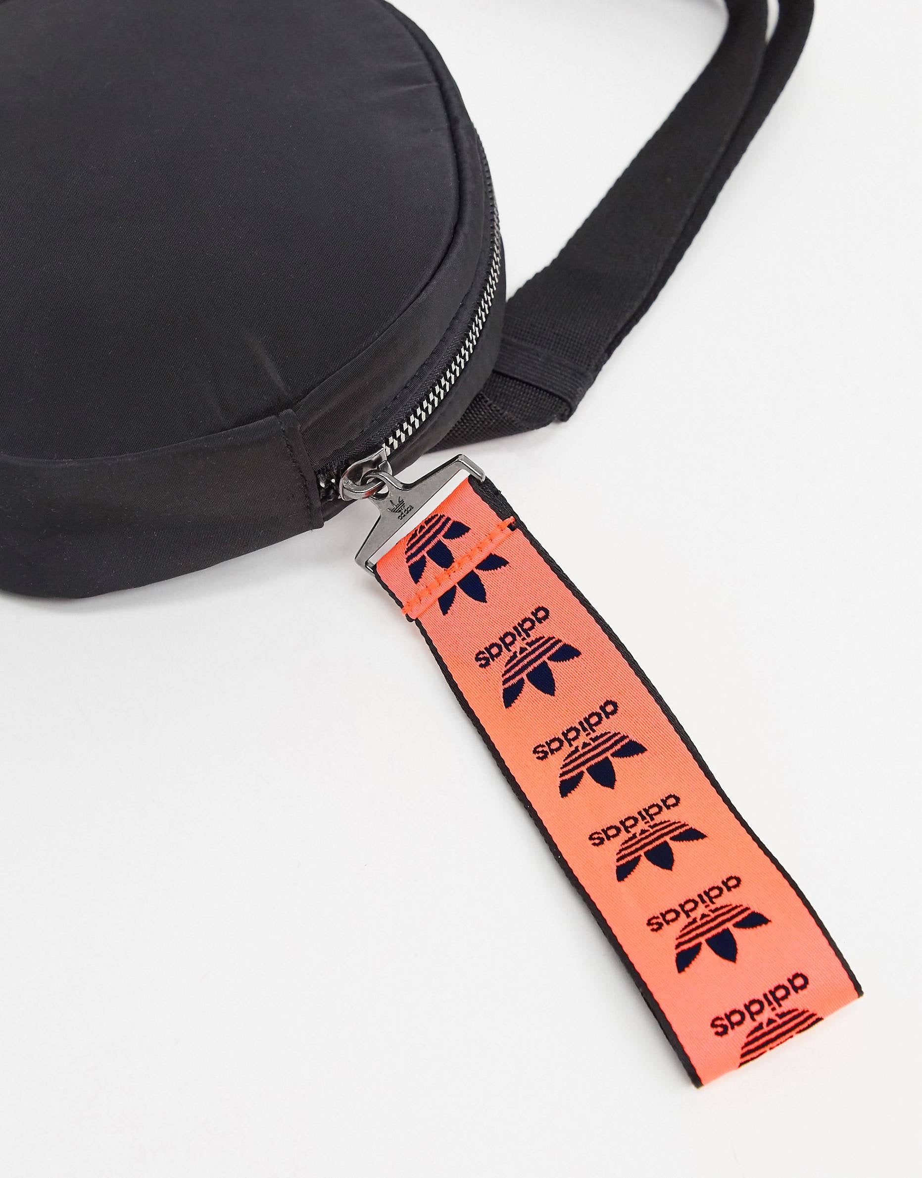 Çantë adidas Originals round